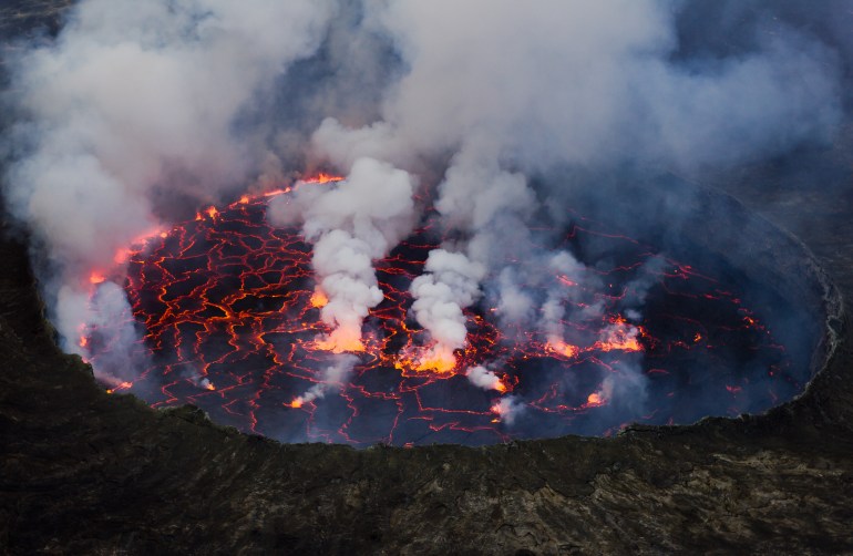 نشاط بركان نيراجونجو تسبب في تراكم كميات هائلة من الغازات في أعماق البحيرة (ويكيبيديا – كاي تشينك ويلينك)