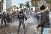 منظمات دولية تتهم السلطة في تونس بالاعتداء على المتظاهرين يوم تخليد عيد الثورة والداخلية تنفي (رويترز)