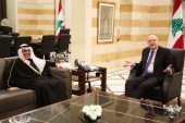 رئيس الوزراء اللبناني نجيب ميقاتي (يمين) أكد على ضرورة أن تستعيد العلاقات بين لبنان والدول العربية متانتها (رويترز)