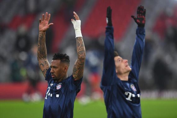 Bundesliga - Bayern Munich v RB Leipzig Soccer Football - Bundesliga - Bayern Munich v RB Leipzig - Allianz Arena, Munich, Germany - December 5, 2020 Bayern Munich's Jerome Boateng and Robert Lewandowski during the warm up before the match Pool via REUTERS/Andreas Gebert DFL regulations prohibit any use of photographs as image sequences and/or quasi-video.