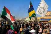 مظاهرات خرجت الخميس الماضي في الخرطوم للتنديد بقتل المحتجين (وكالة الأنباء الأوروبية)