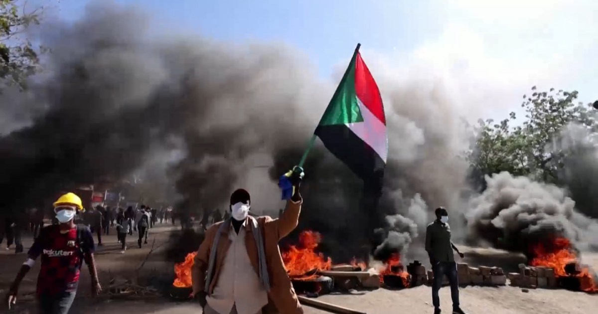 السودان.. قتيل في "مليونية" الأحد ومبادرة أممية لحل الأزمة السياسية