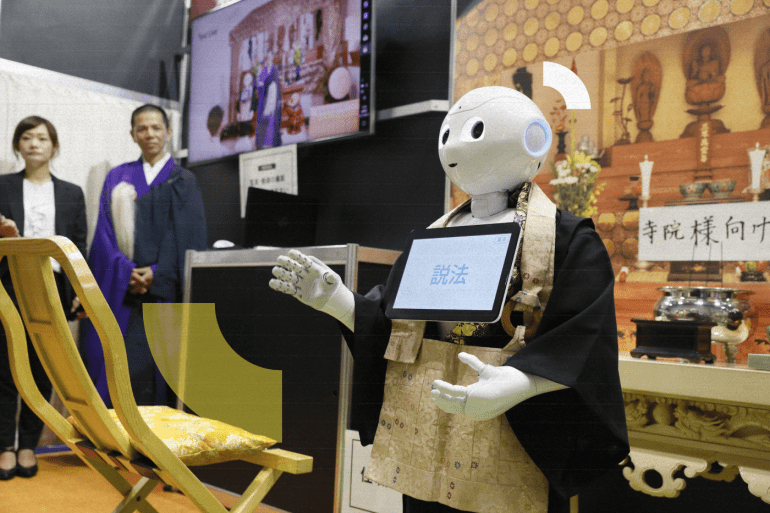 epa06161474 Pepper, a robot developed by SoftBank Corp., preaches to visitors as it takes a part in a demonstration of funeral ceremony with a Buddhist priest at the Tokyo International Funeral and Cemetery Show 2017 held at Tokyo Big Sight in Tokyo, Japan, 25 August 2017. The show is held 23-25 August 2017 with over 300 companies and shops in the industry. Over 17,000 people visited the shows for the first two days. EPA-EFE/KIMIMASA MAYAMA