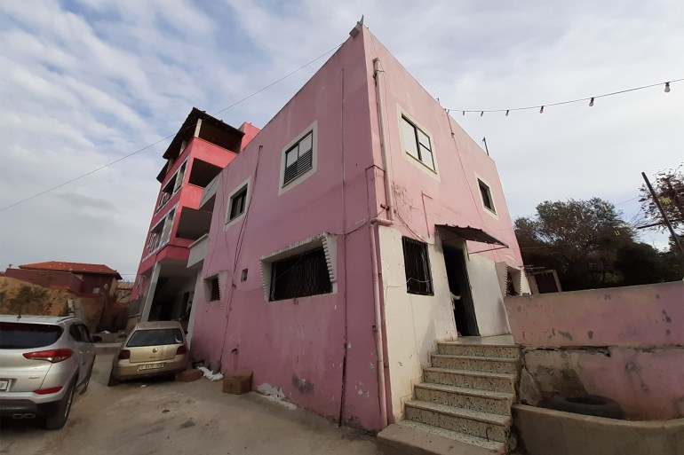 صور خاصة بمادة الاحتلال يشرع بهدم منازل منفذي عملية حومش