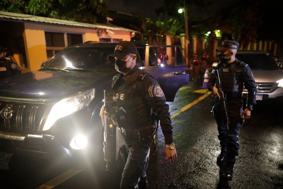 Honduran police surround house of former president Hernandez