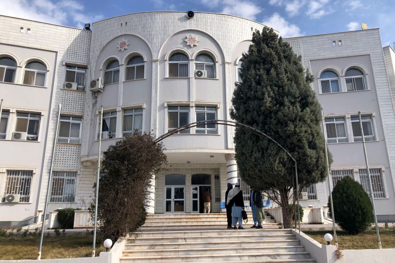 مبنى الإدارة جامعة هرات[1] المصدر: الجزيرة