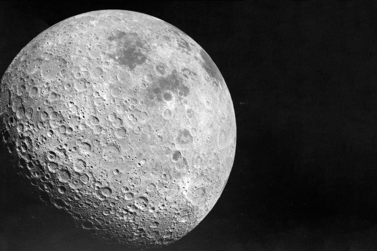 الصين تعثر على كرات زجاجية شفافة على سطح القمر لأول مرة