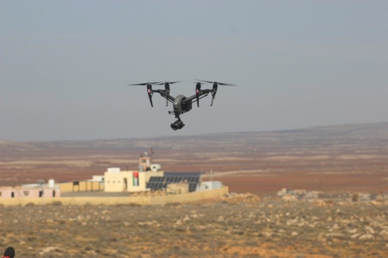 طائرات مسيرة (دراون يستخدمها الجيش الأردني لكشف المهربين. الجزيرة . الحدود الشرقية الأردنية السورية