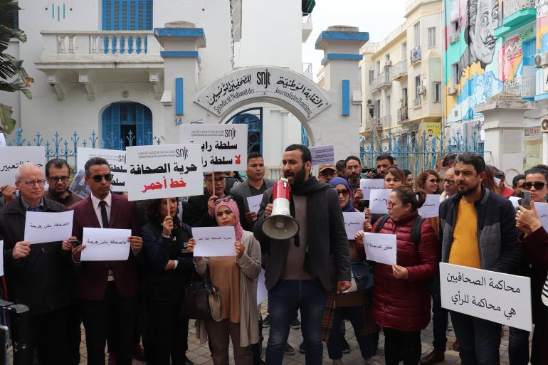 الصحفيون التونسيون دأبوا مؤخرا على الشكوى من مضايقات السلطة