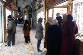 سوق البركة يستقطب النساء لشراء الذهب/سوق البِرْكَة/المدية العتيقة/العاصمة تونس/مارس/آذار 2022 (صورة خاصة)