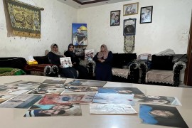 فلسطين- رام الله- عزيزة نوفل- أمهات الشهداء الثلاثة في منزل براء صالح في قرية دير أبو مشعل - خاص بالجزيرة نت 2022
