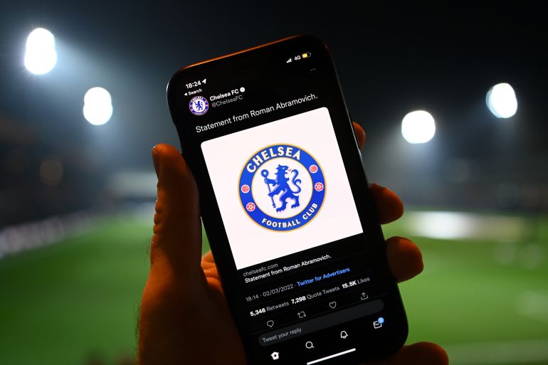 Luton Town v Chelsea: The Emirates FA Cup Fifth Round LUTON, ENGLAND - MARCH 02: A detailed view of a mobile phone which displays a club statement from Roman Abramovich prior to the Emirates FA Cup Fifth Round match between Luton Town and Chelsea at Kenilworth Road on March 02, 2022 in Luton, England. (Photo by Michael Regan/Getty Images)