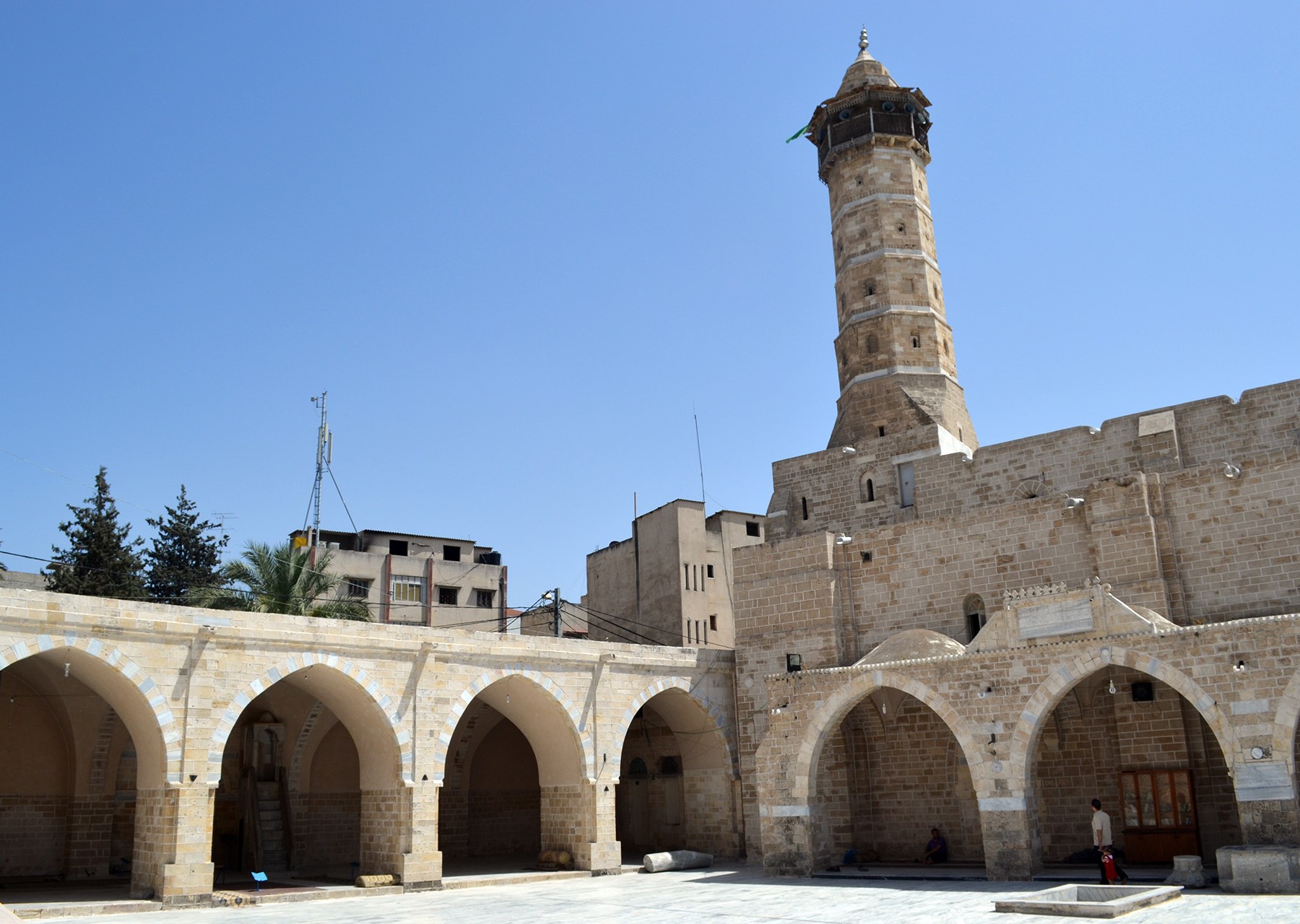 المسجد العمري الكبير في غزة.. اندحر الغزاة وبقي شامخا | منوعات | الجزيرة نت