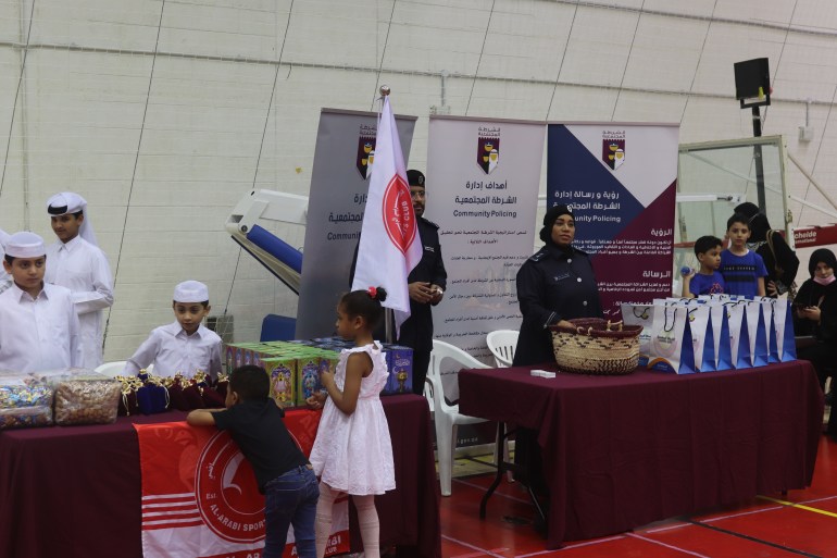 العديد من الجهات الحكومية شاركت في الاحتفال عن طريق توزيع الهدايا على الأطفال