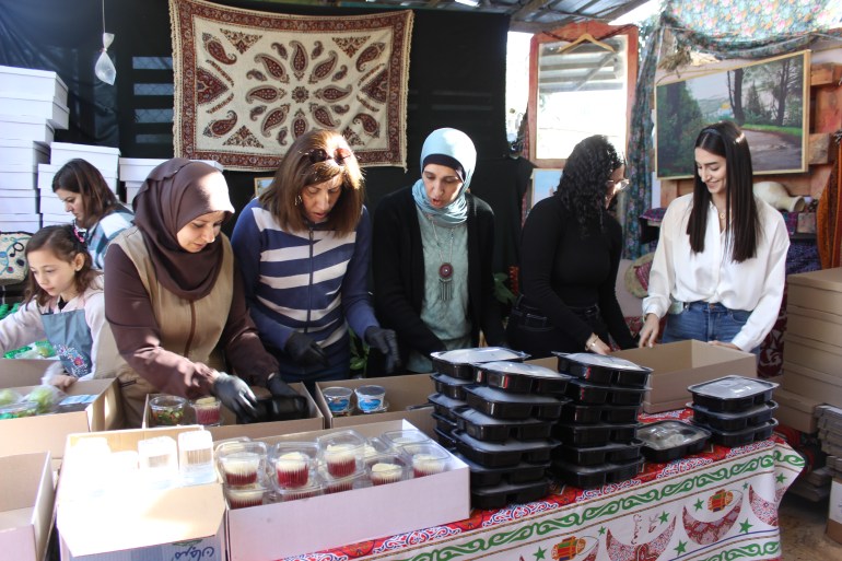 6- Palestine, Jerusalem, Wadi Al-Joz neighborhood, part of the preparation of 50 breakfast meals for patients and their companions at Al-Mutlaa Hospital at the Qawasmi family home as part of the Beit Al Aila (Al Jazeera Net) initiative