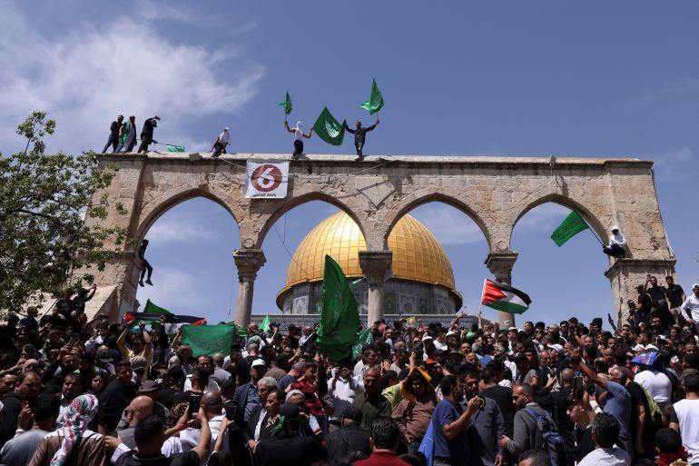 Palestinians protest at the compound that houses Al-Aqsa Mosque, known to Muslims as the Noble Sanctuary and to Jews as the Temple Mount, in Jerusalem's Old City April 22, 2022. REUTERS/Ammar Awad