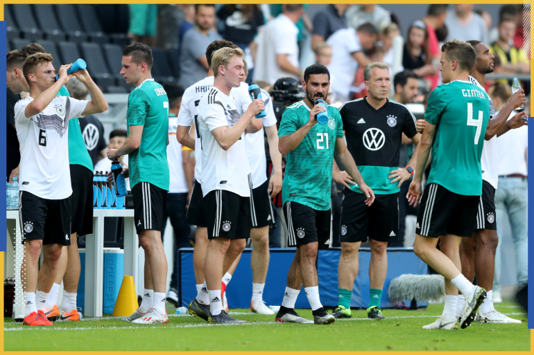 AACHEN, GERMANY - JUNE 05: Players drink water during Germany's home test match at Tivoli Stadium on June 5, 2019 in Aachen, Germany.  (Photo by Christof Koepsel / Bongarts / Getty Images)
