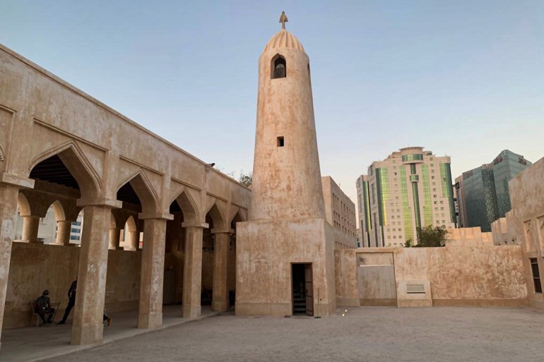 المسجد لازال يحتفظ بعمارته القديمة رغم إعادة تجديده قبل 10 أعوام (الجزيرة)