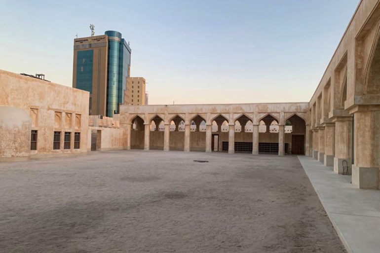 باحة المسجد تدل على الشكل المعماري الذي أقيم عليه المسجد (الجزيرة)