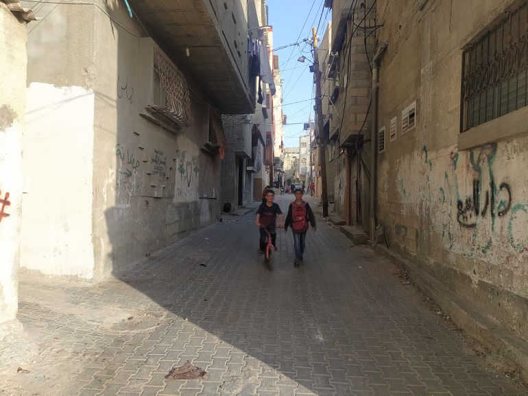 منازل مكتظة وسط أزقة وشوارع ضيقة في مخيمات اللاجئين في غزة-رائد موسى-الجزيرة نت