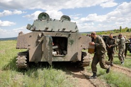 قوات انفصالية خلال عمليات عسكرية في دونيتسك (الأناضول)