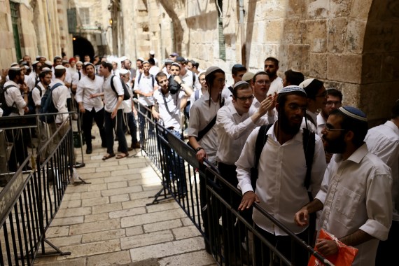 Tension rise ahead of flag march in Jerusalem