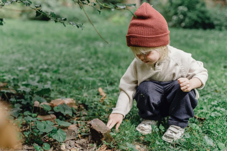 5يجب مشاركة أطفالك في زراعة النباتات و الأزهار وغرس شتلات الأشجار- (بيكسلز).