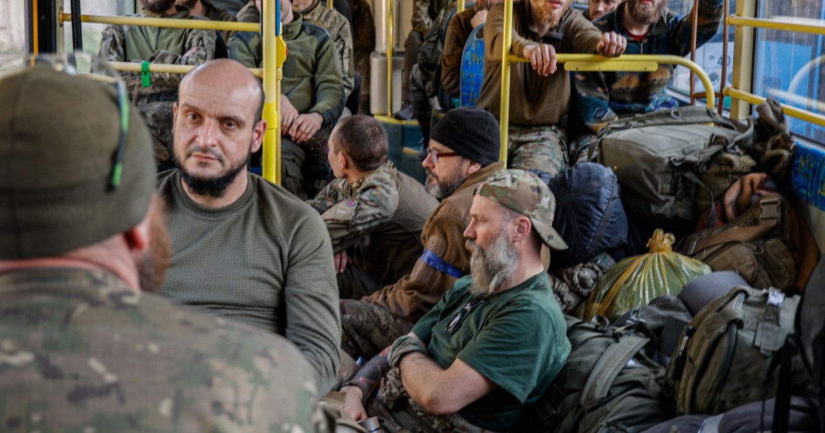 روسيا تبث صورا لمقاتلي آزوفستال بعد استسلامهم وأوكرانيا تبدأ محاكمة جندي روسي