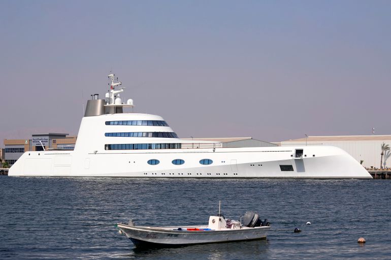 The 118-meter (387-foot) Motor Yacht A belonging to Russian oligarch Andrey Melnichenko is anchored in the port of Ras al-Khaimah, United Arab Emirates, Tuesday, May 31, 2022. المصدر: أسوشيتد برس