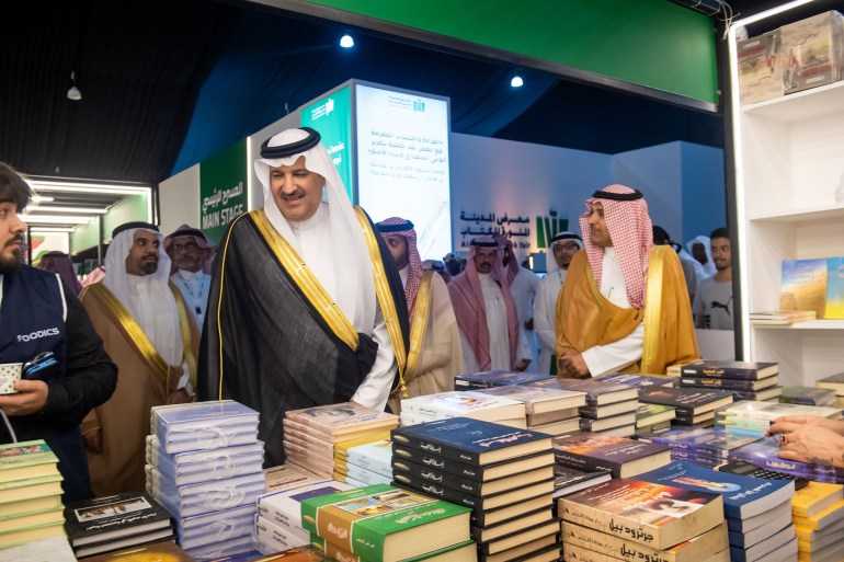 الأمير فيصل بن سلمان بن عبدالعزيز يفتتح معرض الكتاب في المدينة المنورة