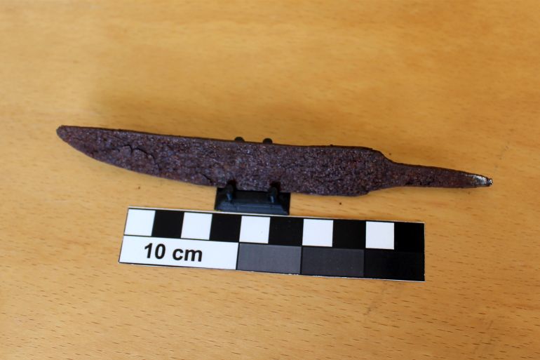 خنجر مكتشف مصنوع من الحديد النيزكي (هيرتيدج)
