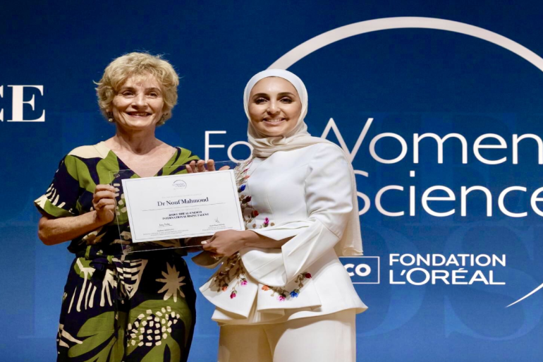 تكريم الباحثة نوف محمود من برنامج "لوريال - اليونسكو من أجل المرأة في العلم" بمقر اليونسكو بباريس (مواقع التواصل)