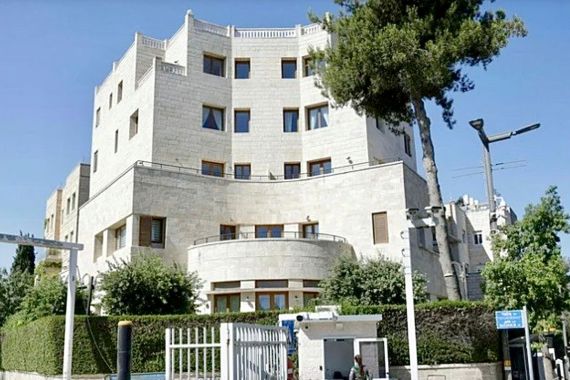 1-منزل حنا سلامة في حي الطالبية غربي القدس الذي انتقل للسكن به رئيس الوزراء الإسرائيلي يائير لابيد وعائلته(صحيفة هآرتس)