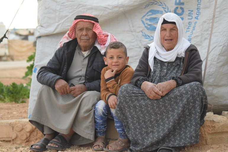 عائلات سورية تنتظر المساعدات. الجزيرة مخيم الزعتري المصدر: الجزيرة نت
