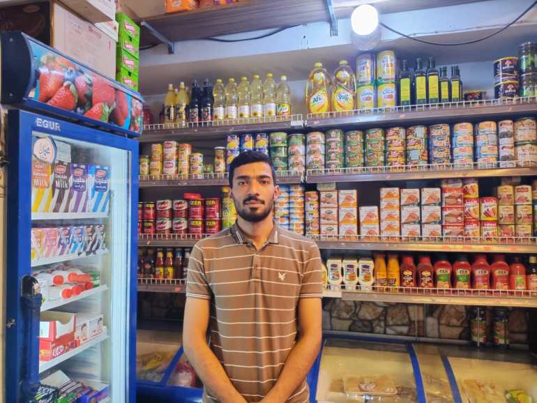 القريشي يتهم بعض التجار بالتلاعب بأسعار المواد الغذائية للربح الفاحش على حساب المواطنين (الجزيرة نت)