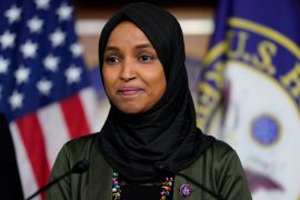إلهان عمر هي أول مسلمة محجبة في مجلس تشريعي بالولايات المتحدة (رويترز)