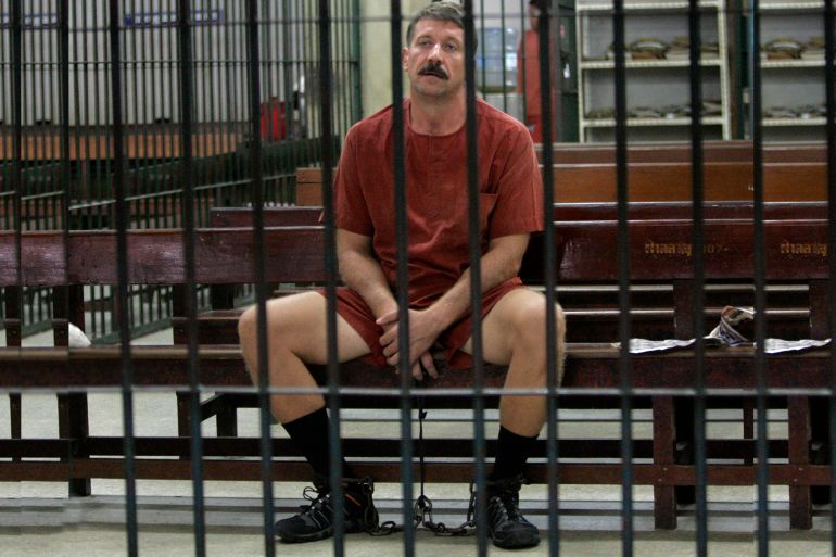 Viktor Bout waits for his verdict in the detention room at a criminal court in Bangkok in August 2009. (Apichart Weerawong/AP)