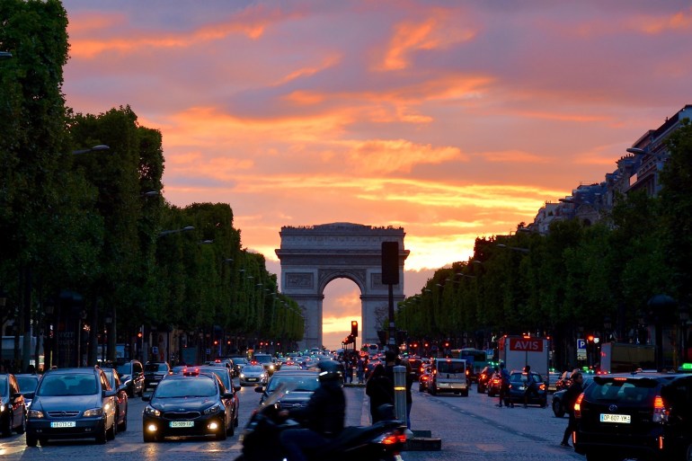 باريس.. مدينة النور والحب