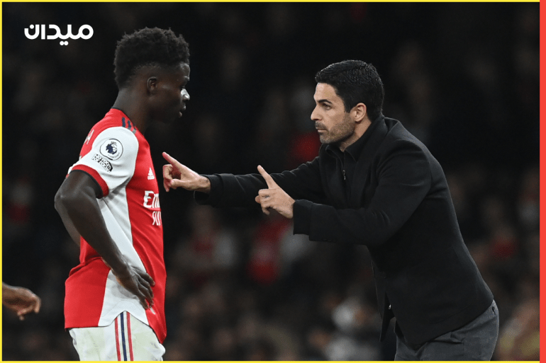 epa09540171 Arsenal's manager Mikel Arteta speaks to Bukayo Saka during the English Premier League match between Arsenal London and Aston Villa in London, Britain, 22 October 2021. EPA-EFE/NEIL HALL EDITORIAL USE ONLY. No use with unauthorized audio, video, data, fixture lists, club/league logos or 'live' services. Online in-match use limited to 120 images, no video emulation. No use in betting, games or single club/league/player publications