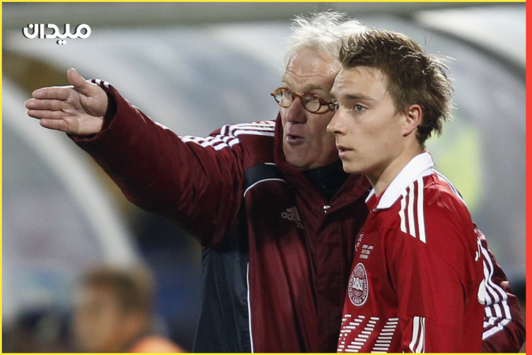 Denmark's coach Morten Olsen instructs Christian Eriksen (R) before he went in to substitute Thomas Kahlenberg during their 2010 World Cup Group E soccer match against Japan at Royal Bafokeng stadium in Rustenburg June 24, 2010. REUTERS/Adnan Abidi (SOUTH AFRICA - Tags: SPORT SOCCER WORLD CUP)