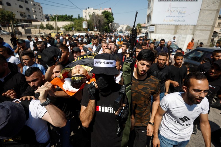 Mourners attend the funeral of Palestinian Dirar Al-Kafrini in Jenin
