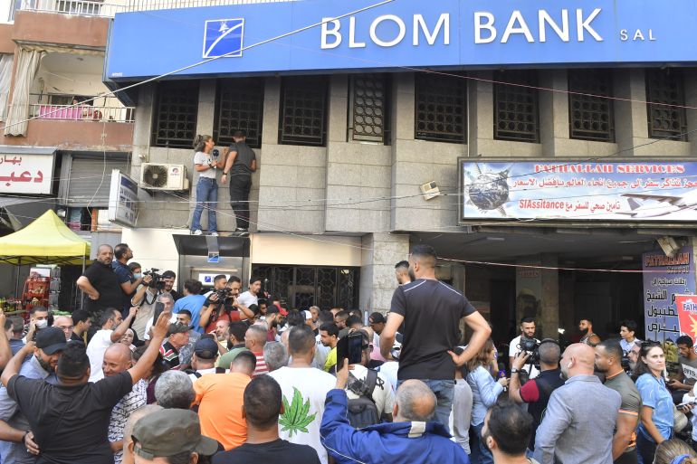BEIRUT, LEBANON - SEPTEMBER 16: Lebanese people support a man, who entered a bank to protest demanding his savings in Beirut, Lebanon on September 16, 2022. (Photo by Houssam Shbaro/Anadolu Agency via Getty Images)