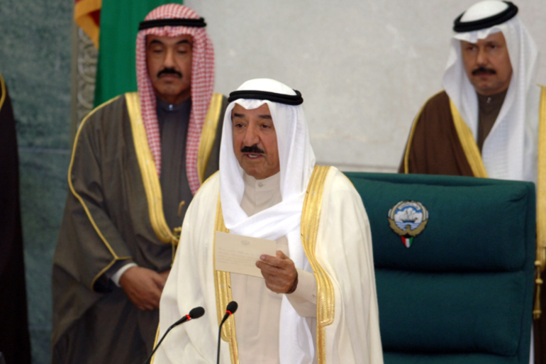 سمو الأمير الراحل الشيخ صباح الأحمد يؤدي اليمين الدستورية للبلاد أمام مجلس 2006