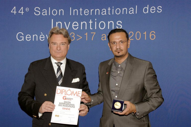 الشيخ حصل على ميداليتين ذهبيتين في معرض جنيف للاختراع عن ابتكاري طابعة الشيكات وأوكسي لتبريد مياه الخزانات (الصحافة القطرية)