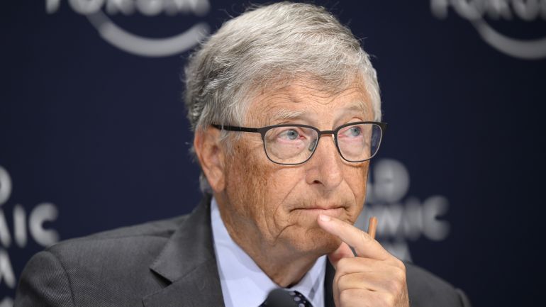 غيتس يرى أن الأنظمة الذكية ستعيد تشكيل سوق العمل من خلال أداء مهام معرفية كانت تتطلب خبرة بشرية