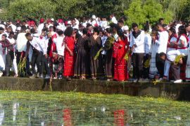الحشود حول بحيرة أرتشا بأديس أبابا