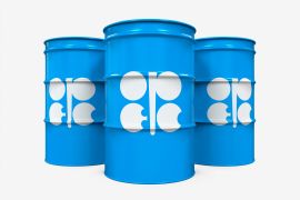 توقعات بتقلص إمدادات النفط بسبب خفض منظمة أوبك وحلفاء لها للإنتاج (شترستوك)