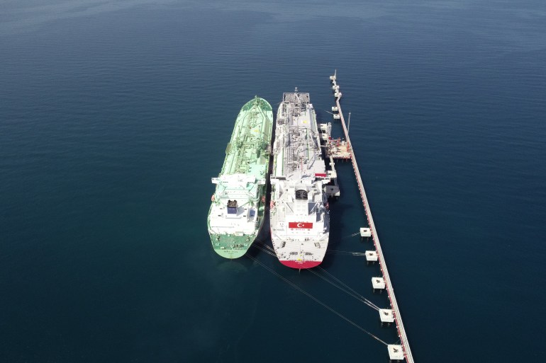 LNG transfer begins to Turkey's first FSRU ship Ertugrul Gazi