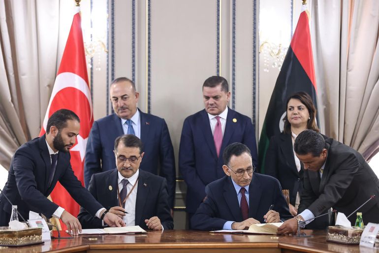 مراسم التوقيع على اتفاقية بين ليبيا وتركيا لتطوير استكشاف وإنتاج النفط والغاز (وكالة الأنباء الليبية)