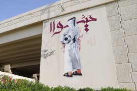 رسومات تتنوع بين الترحيب بمشجعي كأس العالم 2022 وأخرى تُجسّد التراث العربي ورسومات رياضية أخرى، تزين خط الخور الساحلي في قطر ضمن  مبادرة "زينة" التي أطلقتها هيئة الأشغال العامة.